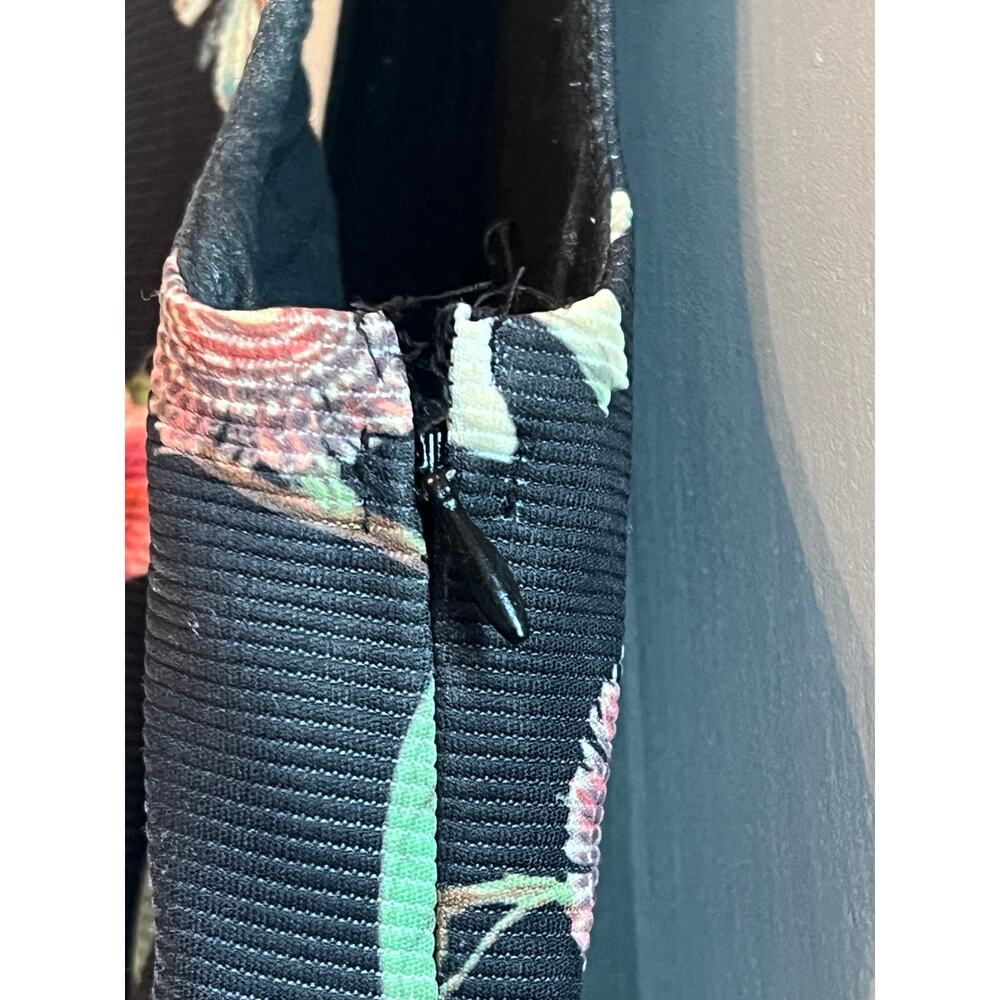 Yumi Black Floral Sleeveless Dress with Pleated Skirt Size 0/2 - Picture 7 of 11
